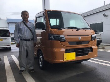 M様、新型キャリイ納車おめでとうございます。ボディカラーが素敵です。